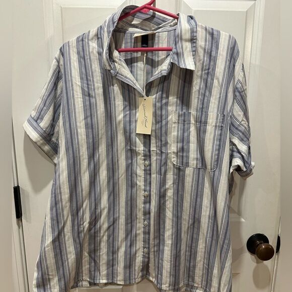 Universal Thread XXL short sleeve button down shirt - Picture 2 of 5
